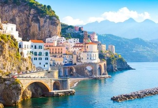 Paisagem de construções na Costa Amalfitana