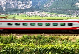 Trem de Roma a Milão