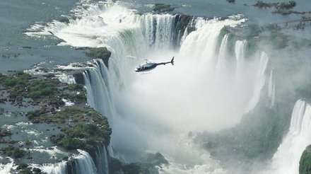 Passeio de helicóptero pelas Cataratas do Iguaçu