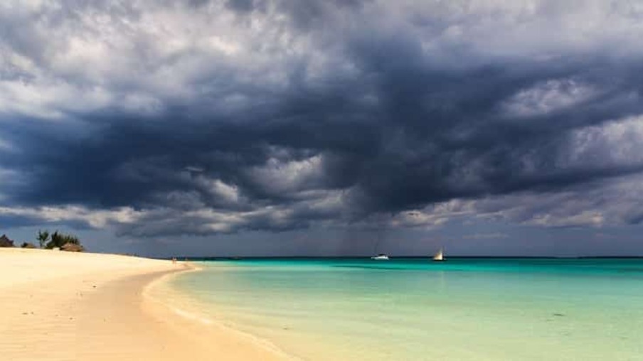 Qual a época de furacões e terremotos em Cancún?