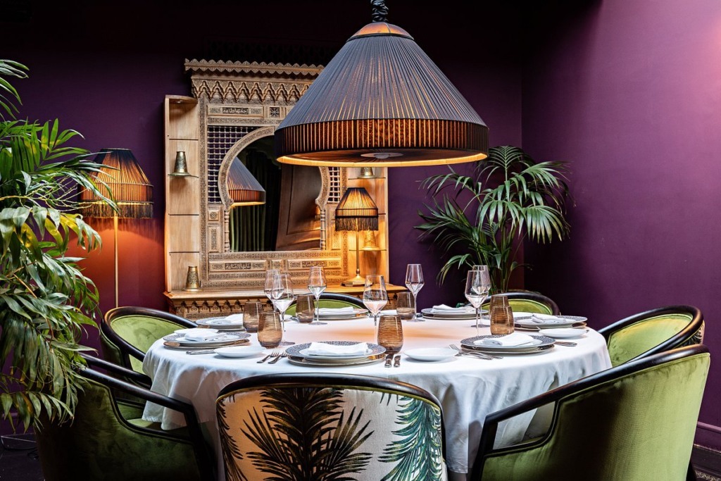 Mesa de jantar no Riad Fes - Relais & Chateaux