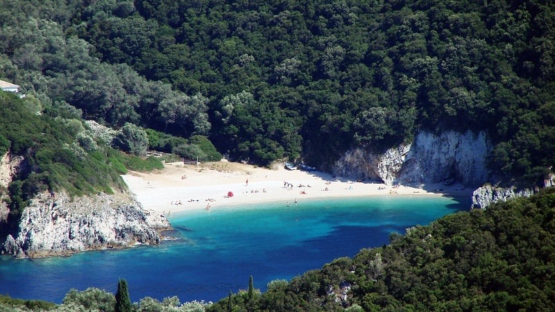 Praia Rovinia em Corfu