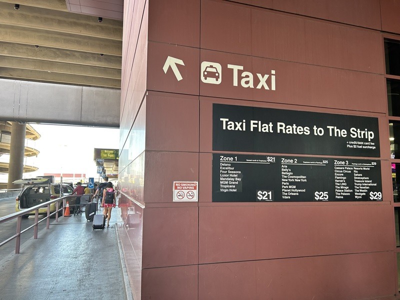 Sinalização dos táxis no Aeroporto Internacional Harry Reid em Las Vegas
