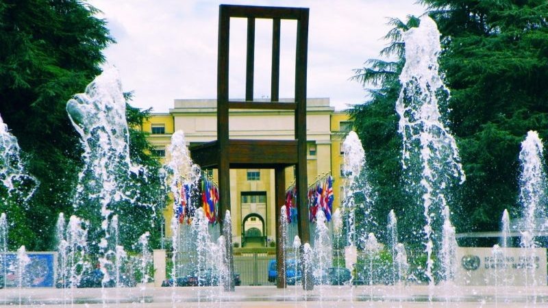 Cadeira Quebrada, Genebra, Suíça