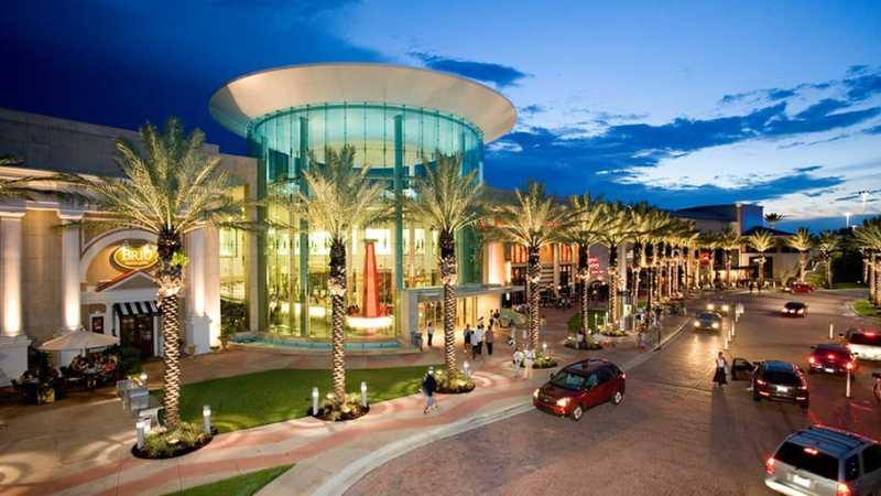 Apple Store, Mall at Millenia, Orlando Florida. 