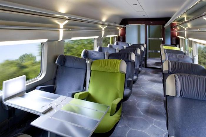Interior de trem na França