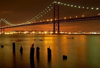 Ponte em Lisboa durante a noite