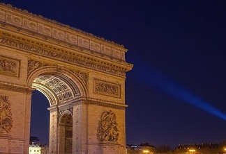 Arco do Triunfo à noite