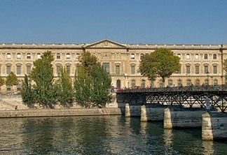 Vista do Palácio do Louvre