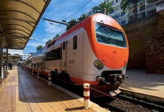 Como é andar de trem por Marrocos?