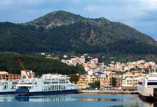 Ferry boat no porto de Igoumenitsa da Itália para a Grécia
