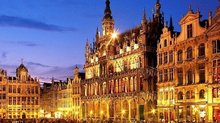 Grand Place à noite em Bruxelas