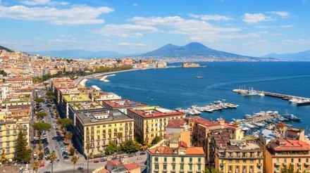 Vista aérea da cidade de Nápoles