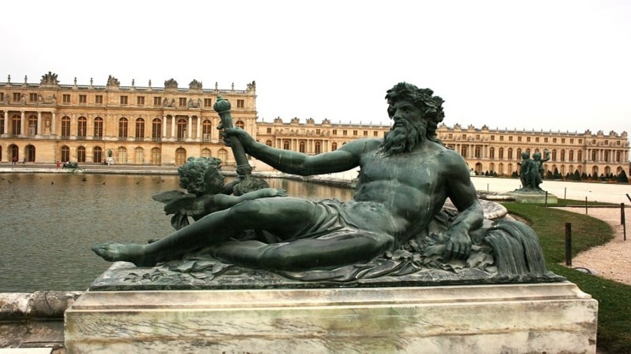 Vista externa do Palácio de Versalhes