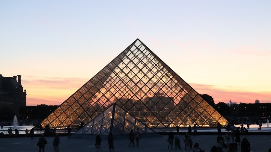 Saiba tudo para fazer um passeio completo pelo Museu do Louvre