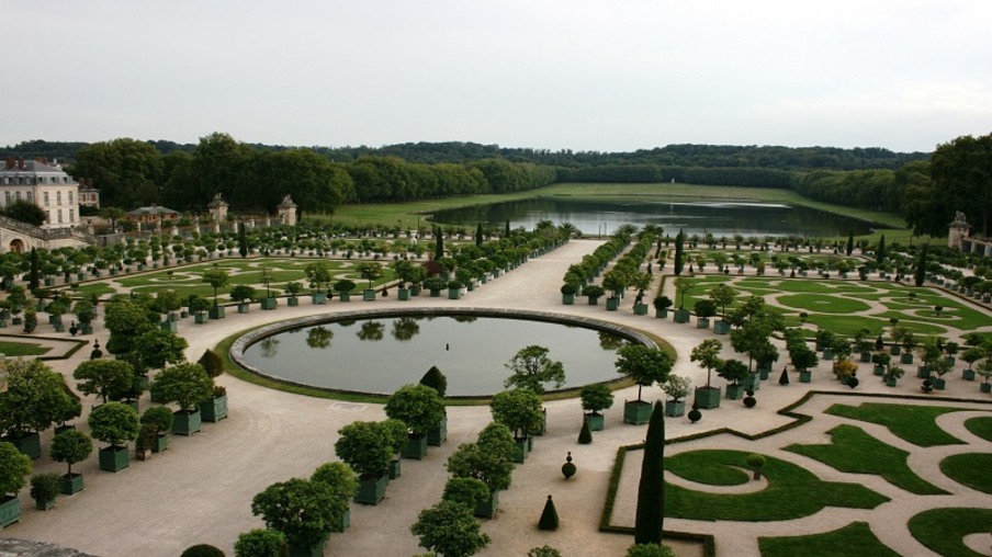 Vista do jardim do Palácio de Versalhes