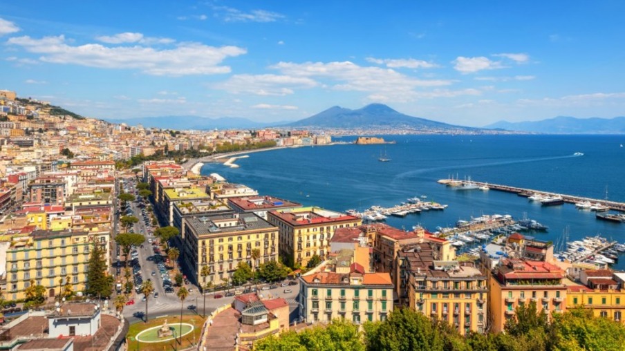Vista aérea da cidade de Nápoles