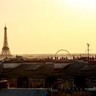 Vista dos telhados de Paris com a Torre Eiffel ao fundo