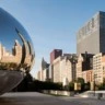 Cloud Gate e prédios em Chicago