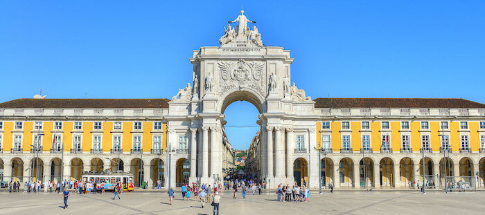 Arco da Rua Augusta na Praça do Comércio em Lisboa