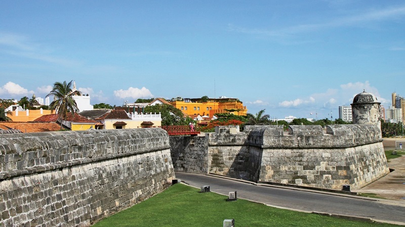 Ver o Monumento La India Catalina e as Muralhas de Cartagena