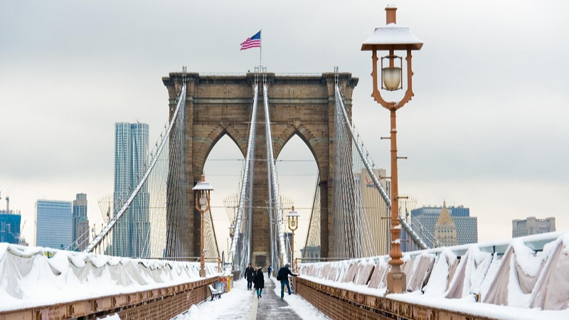 Brooklyn Bridge coberta de neve