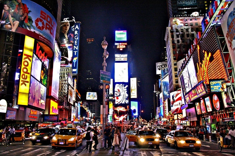 Vida noturna da Times Square em Nova York