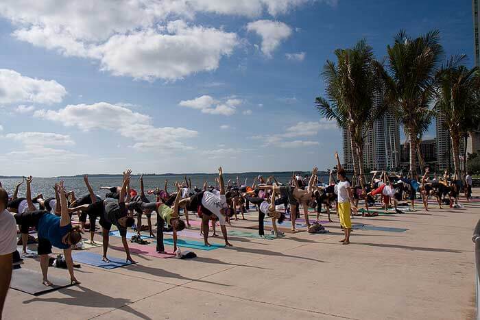 Aula de ioga no Bayfront Park em Miami