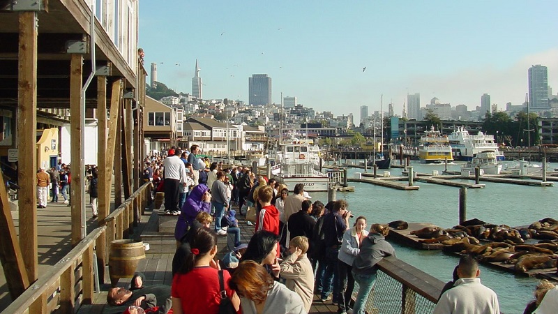 Turistas no Píer 39 em San Francisco
