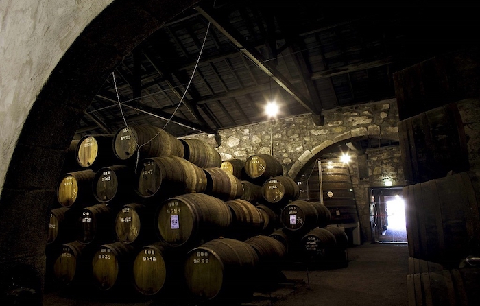 Barris de vinho na Caves Croft