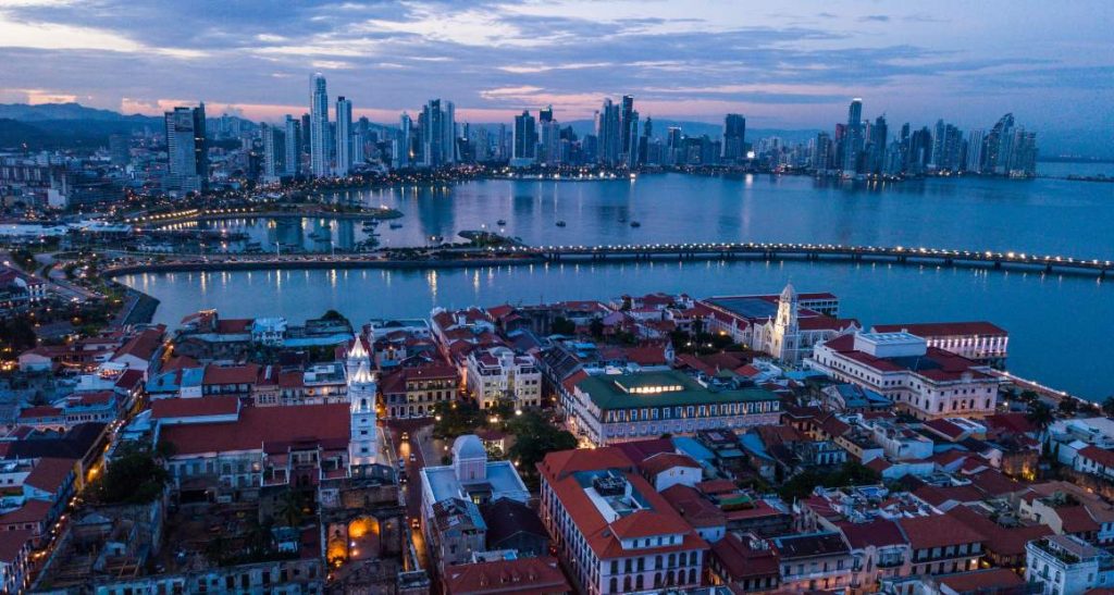 Cidade do Panamá à noite