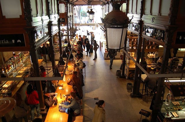 Interior do mercado de São Miguel em M,adri