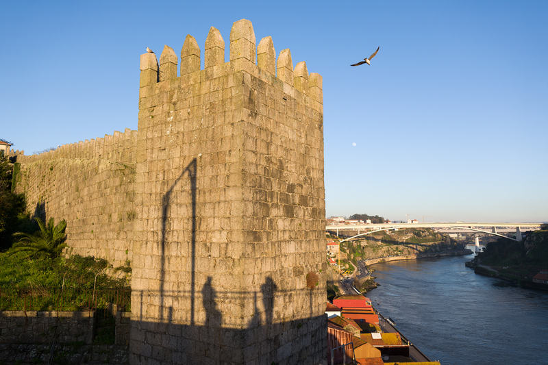 Vista da Muralhas Fernandinas no Porto