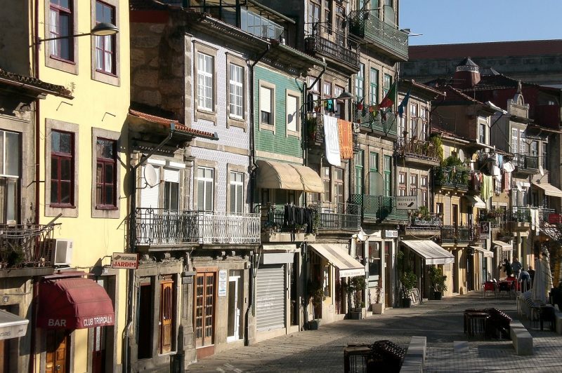 Vista de casas na cidade do Porto