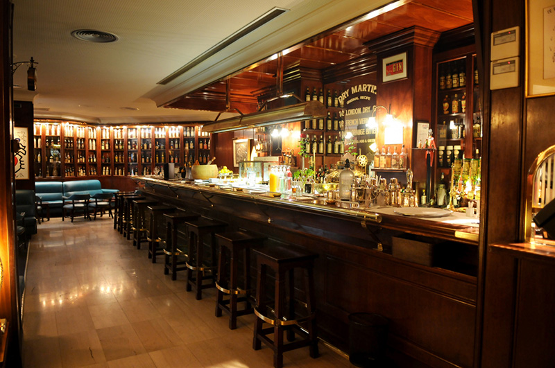 Interior do Bar Dry Martini em Barcelona