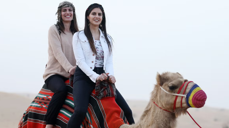 Passeio de camelo por Abu Dhabi