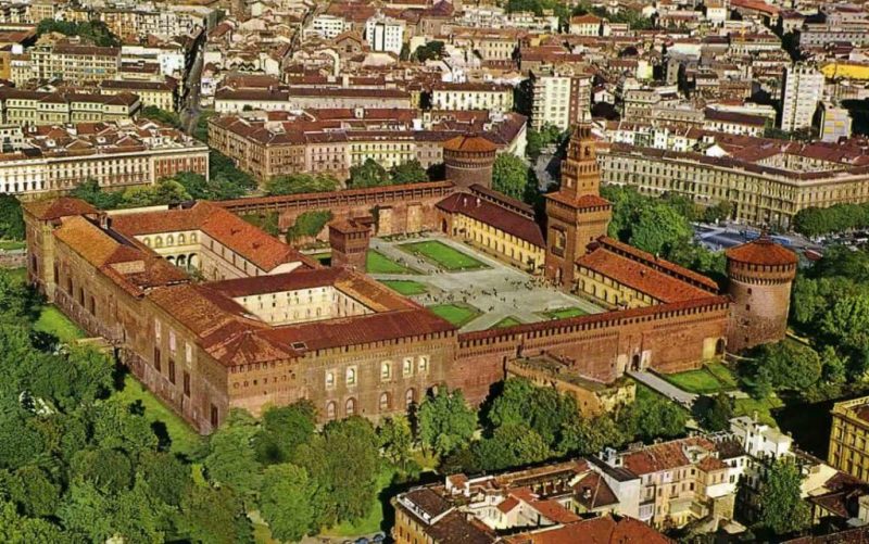Vista aérea do Castelo Sforzesco em Milão