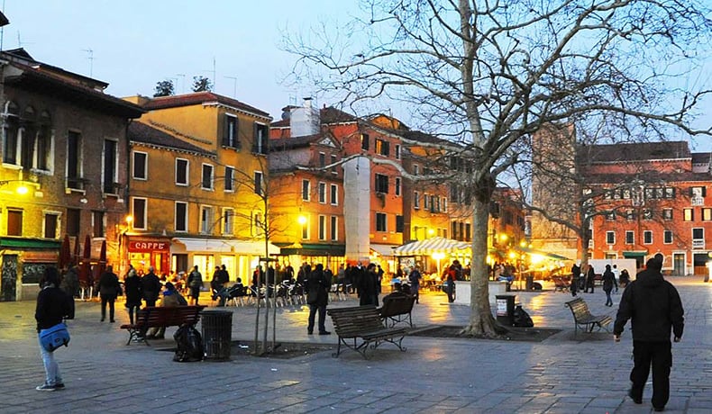 Praça na Região de Dorsoduro em Veneza
