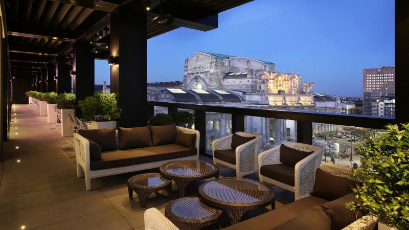 Vista do Terraza Glaia em Milão. O restaurante é num terraço e é possível ter uma vista da cidade. 