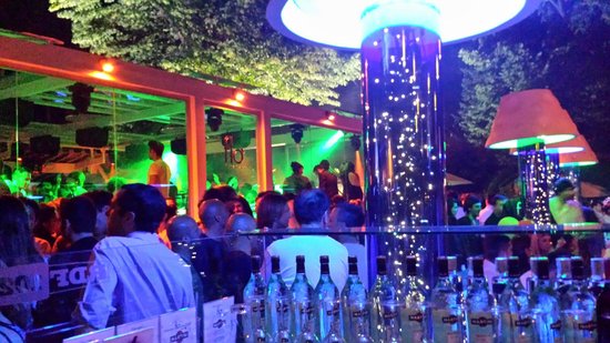 Interior do Balada Flo Lounge Bar em Florença. 