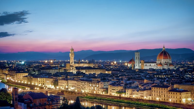 Vista de Florença à noite.