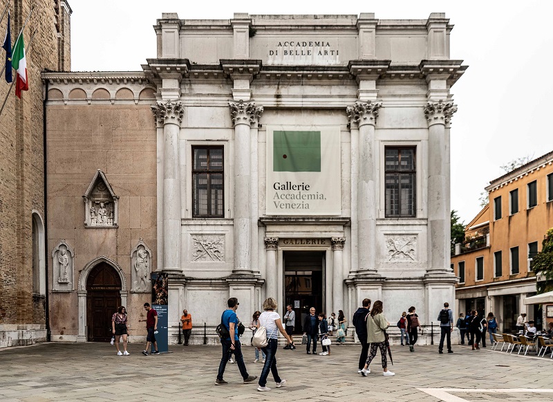 Fachada da Galeria Academia em Florença
