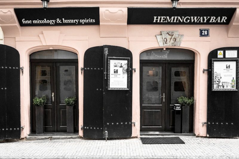 Bar Hemingway, Praga