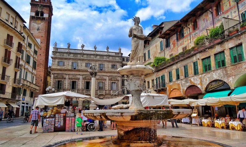 Onde fazer compras em Verona: Piazza delle Erbe 
